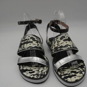 Pour La Victoire Sabina Ankle Strap Flat Sandals, Black/white/silver Size 7.